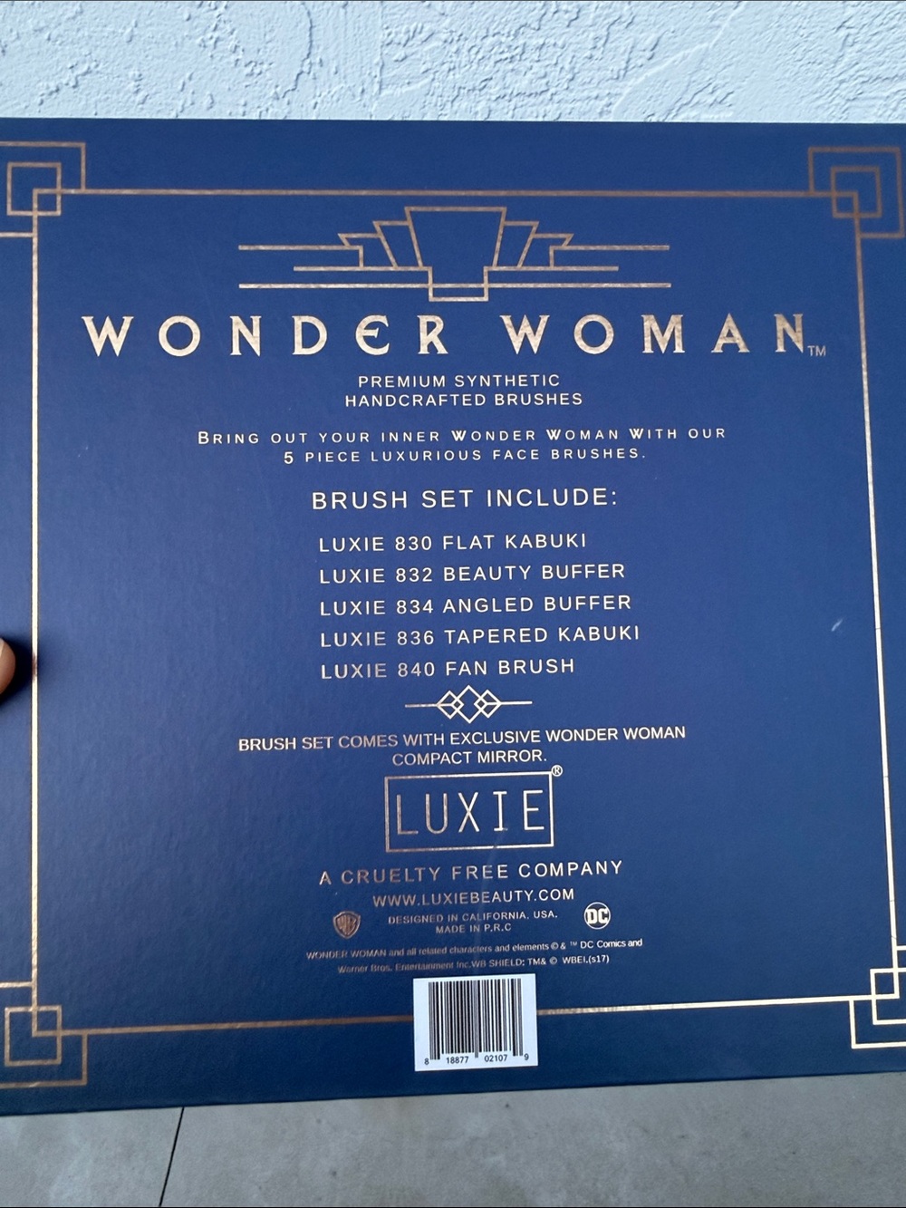 Luxie Wonder Woman Red and Gold Face Brush Set - Picture 2 of 6